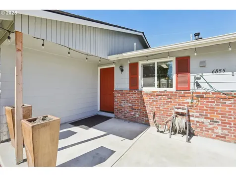 6855 SW Briarcliff Circle Beaverton OR 97008