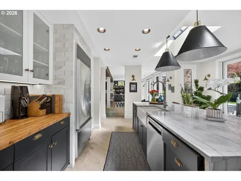 921 SW 57th Avenue Portland OR 97221