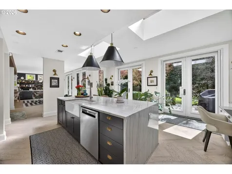 921 SW 57th Avenue Portland OR 97221