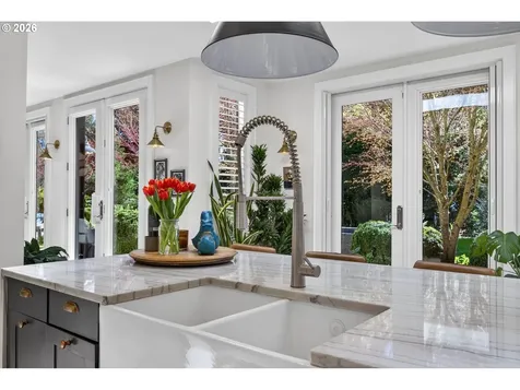 921 SW 57th Avenue Portland OR 97221