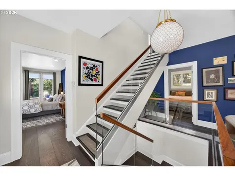 921 SW 57th Avenue Portland OR 97221