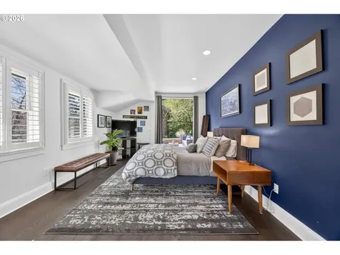921 SW 57th Avenue Portland OR 97221