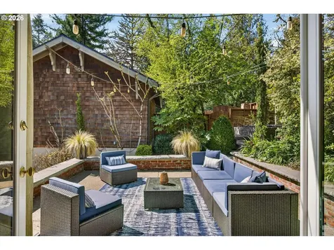 921 SW 57th Avenue Portland OR 97221