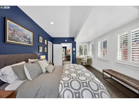 921 SW 57th Avenue Portland OR 97221