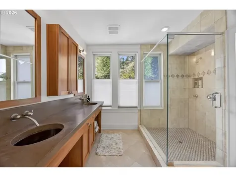 921 SW 57th Avenue Portland OR 97221