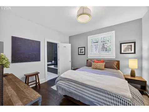 921 SW 57th Avenue Portland OR 97221