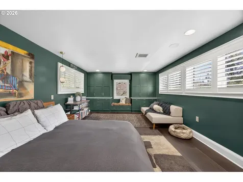 921 SW 57th Avenue Portland OR 97221