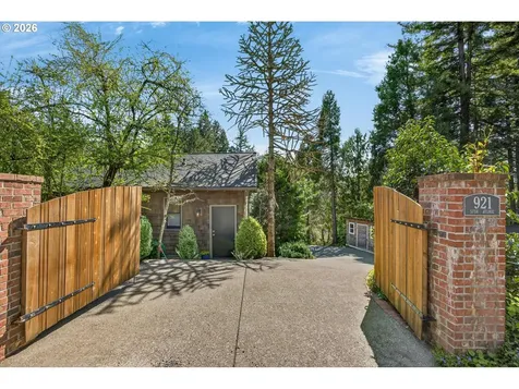 921 SW 57th Avenue Portland OR 97221