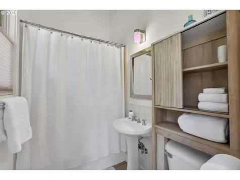 921 SW 57th Avenue Portland OR 97221