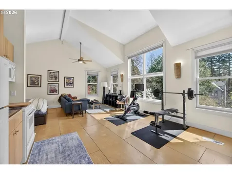 921 SW 57th Avenue Portland OR 97221