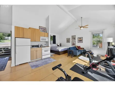 921 SW 57th Avenue Portland OR 97221