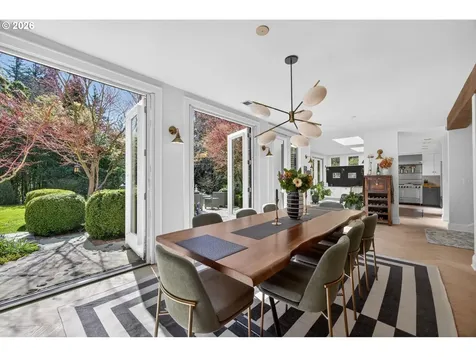 921 SW 57th Avenue Portland OR 97221