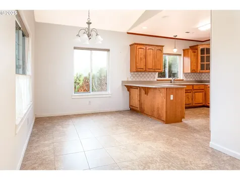 83 Sunday Drive Creswell OR 97426