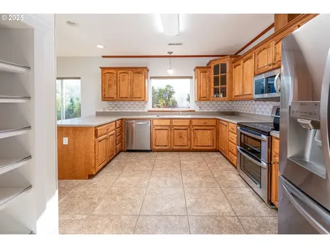 83 Sunday Drive Creswell OR 97426