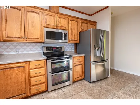 83 Sunday Drive Creswell OR 97426