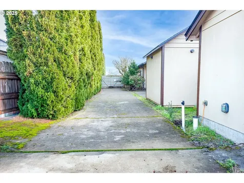 83 Sunday Drive Creswell OR 97426