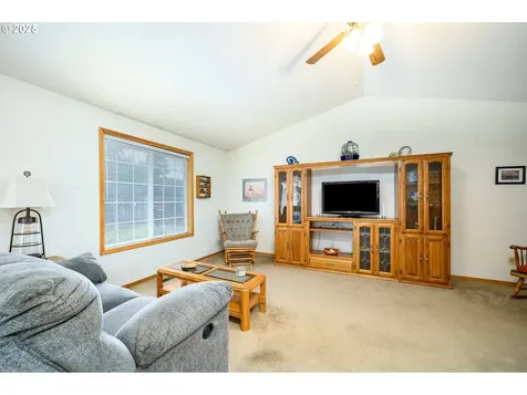 1583 SW James Street Mcminnville OR 97128