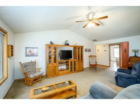 1583 SW James Street Mcminnville OR 97128