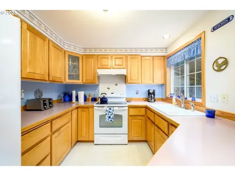 1583 SW James Street Mcminnville OR 97128