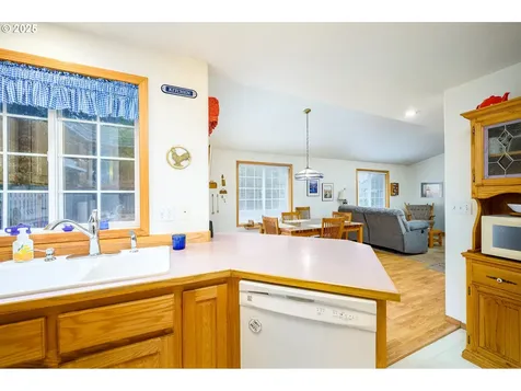 1583 SW James Street Mcminnville OR 97128
