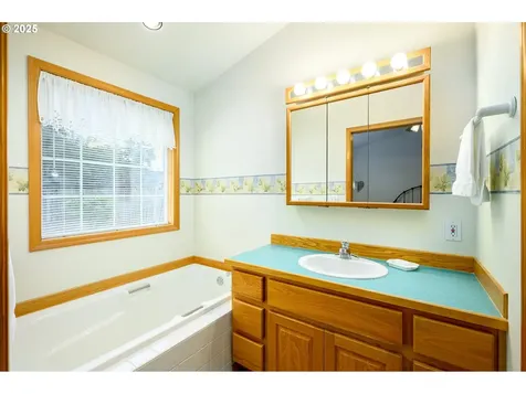 1583 SW James Street Mcminnville OR 97128