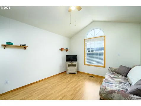 1583 SW James Street Mcminnville OR 97128