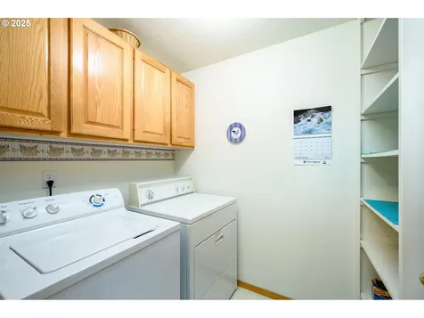 1583 SW James Street Mcminnville OR 97128