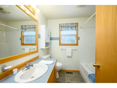 1583 SW James Street Mcminnville OR 97128