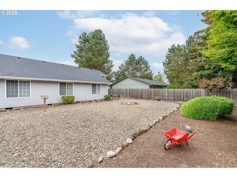 1583 SW James Street Mcminnville OR 97128