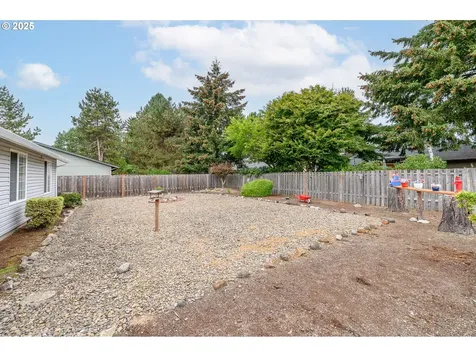 1583 SW James Street Mcminnville OR 97128