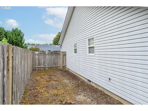 1583 SW James Street Mcminnville OR 97128