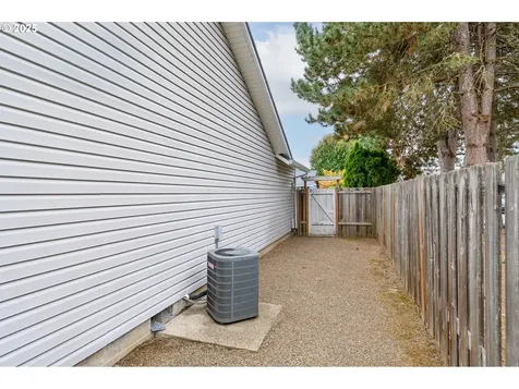 1583 SW James Street Mcminnville OR 97128