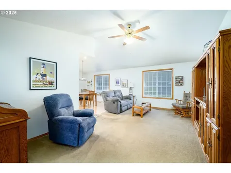 1583 SW James Street Mcminnville OR 97128