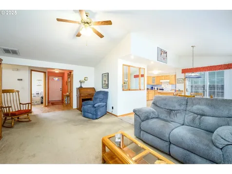 1583 SW James Street Mcminnville OR 97128