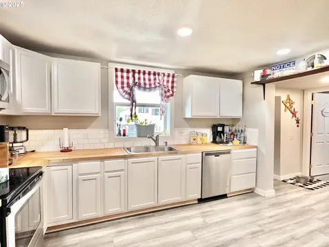 1402 N Cherry Street La Grande OR 97850