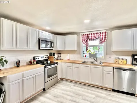 1402 N Cherry Street La Grande OR 97850