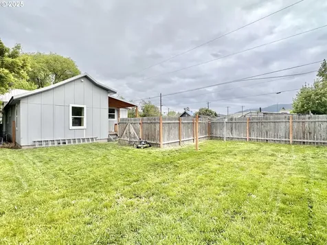 1402 N Cherry Street La Grande OR 97850