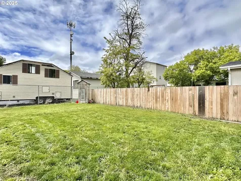 1402 N Cherry Street La Grande OR 97850