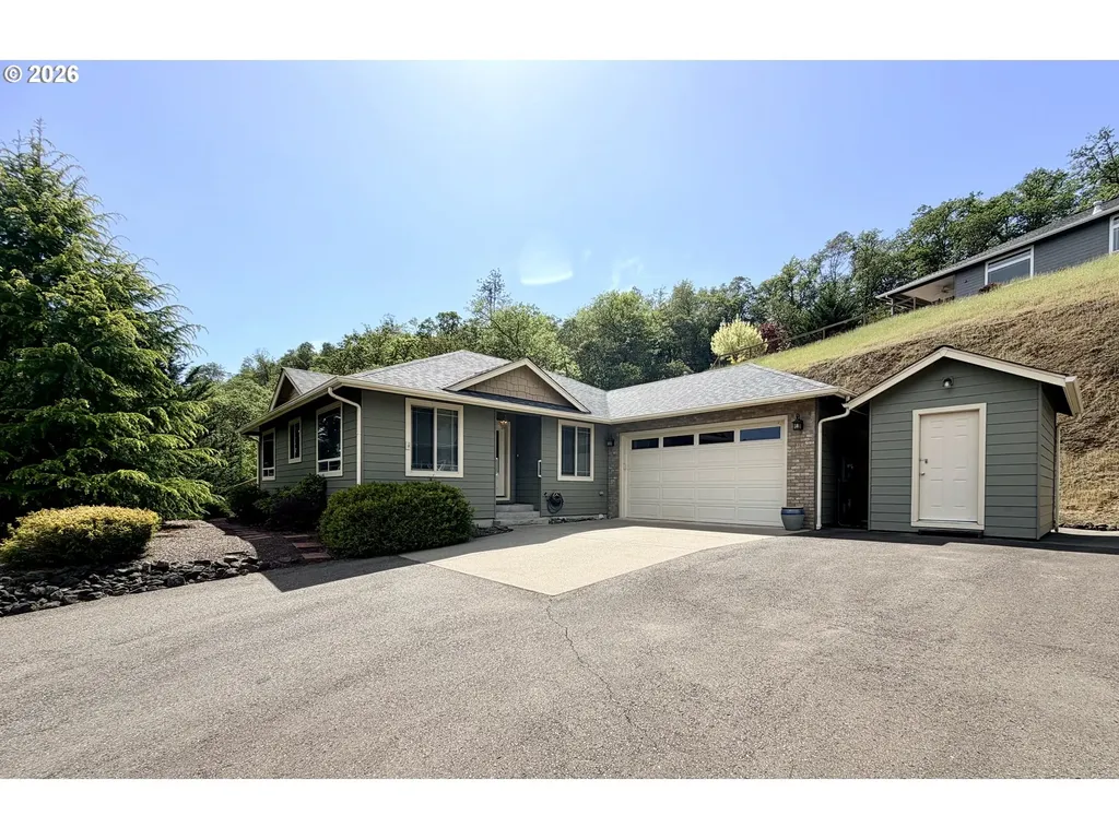 1688 NE Ruby Court Roseburg OR 97470