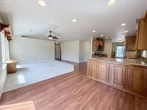 1688 NE Ruby Court Roseburg OR 97470