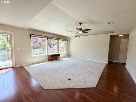 1688 NE Ruby Court Roseburg OR 97470