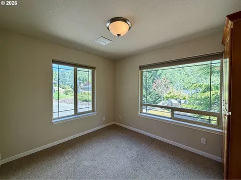 1688 NE Ruby Court Roseburg OR 97470