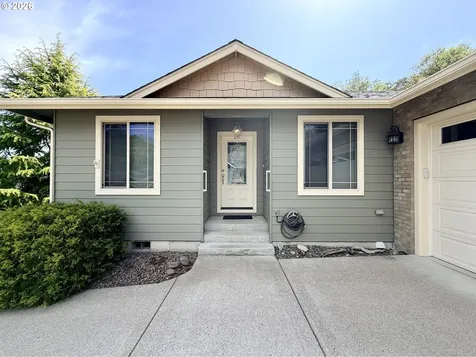 1688 NE Ruby Court Roseburg OR 97470