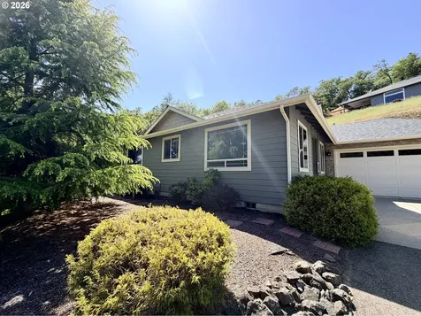 1688 NE Ruby Court Roseburg OR 97470