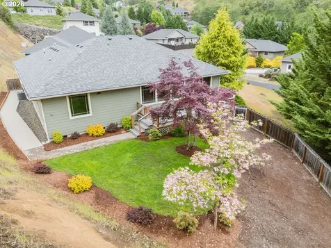 1688 NE Ruby Court Roseburg OR 97470