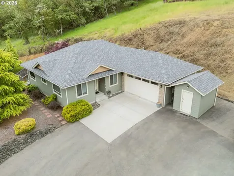 1688 NE Ruby Court Roseburg OR 97470