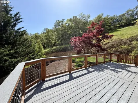 1688 NE Ruby Court Roseburg OR 97470