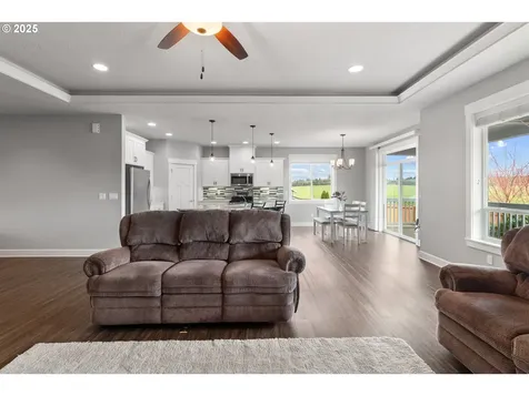 860 N 8th Street Carlton OR 97111