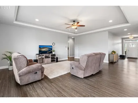 860 N 8th Street Carlton OR 97111