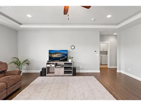 860 N 8th Street Carlton OR 97111